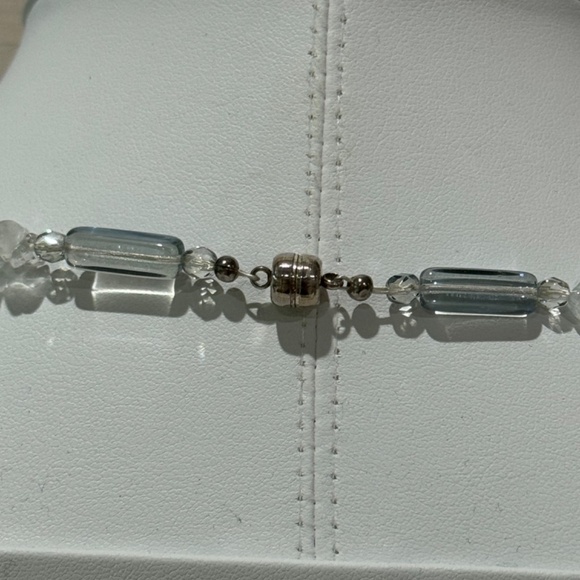 Vtg Necklaces Set Glass Lilac Pebbled And Glass Sea Blue Natural Crystal Quartz - Picture 11 of 12